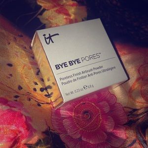 BNIB IT Cosmetics Bye Bye Pores Powder